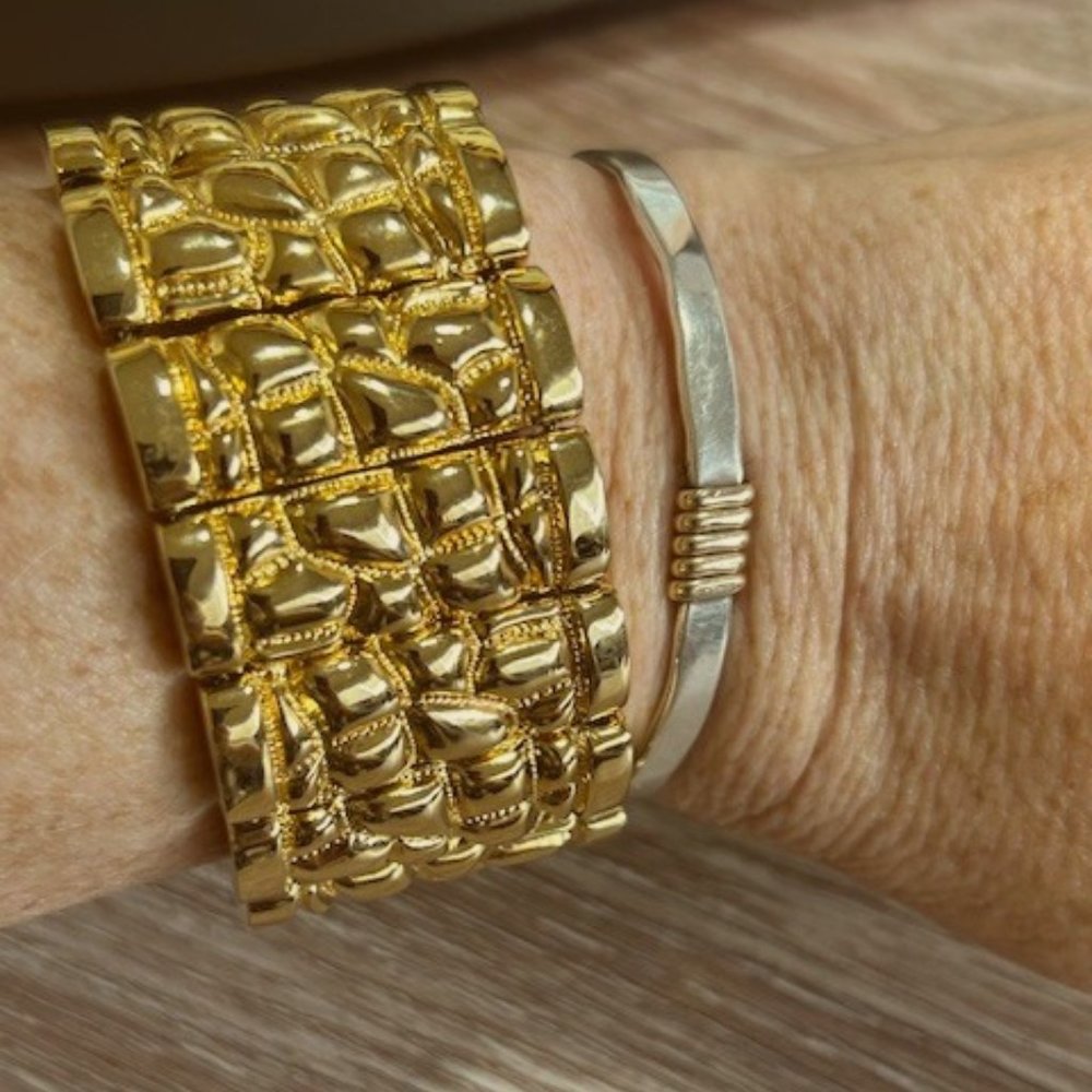 St. John Designer Gold Tone 7.5" Magnetic Clasp Bracelet Cuff Nugget Style Y2K